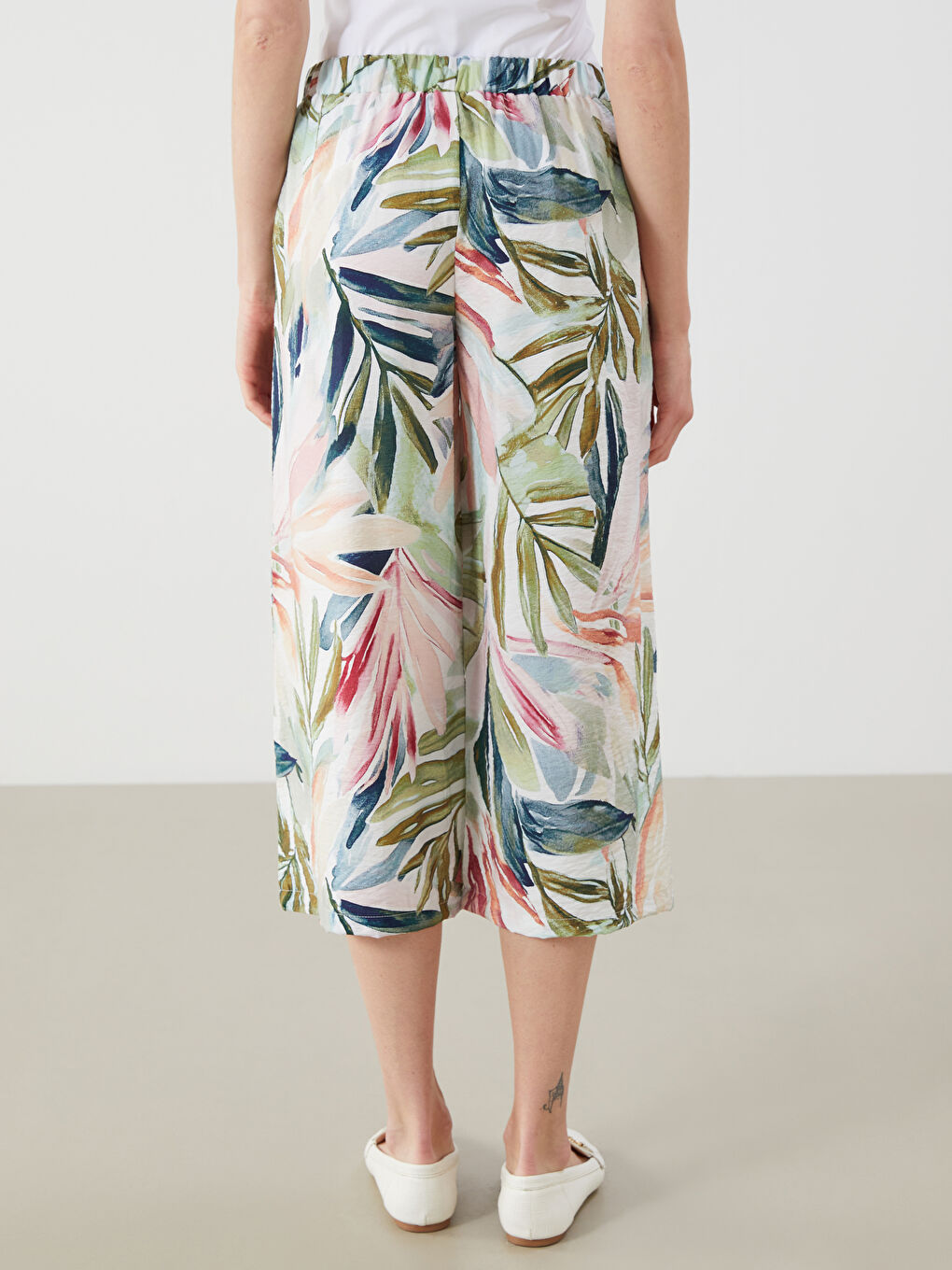 Karışık Beli Lastikli Çiçekli Kadın Pileli Kapri-3