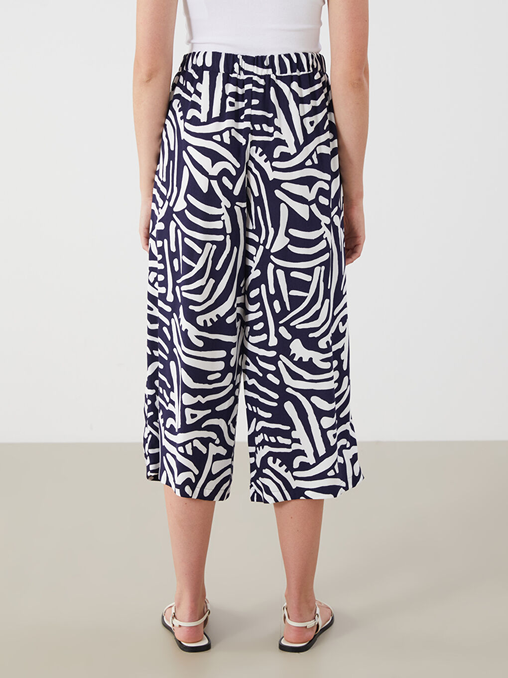 Lacivert Beli Lastikli Desenli Kadın Pileli Kapri-3