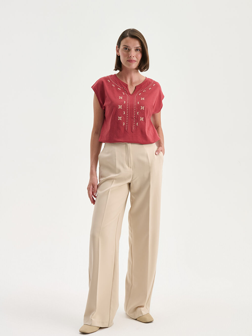 Turuncu Kaçık Yaka Nakışlı Bluz-1