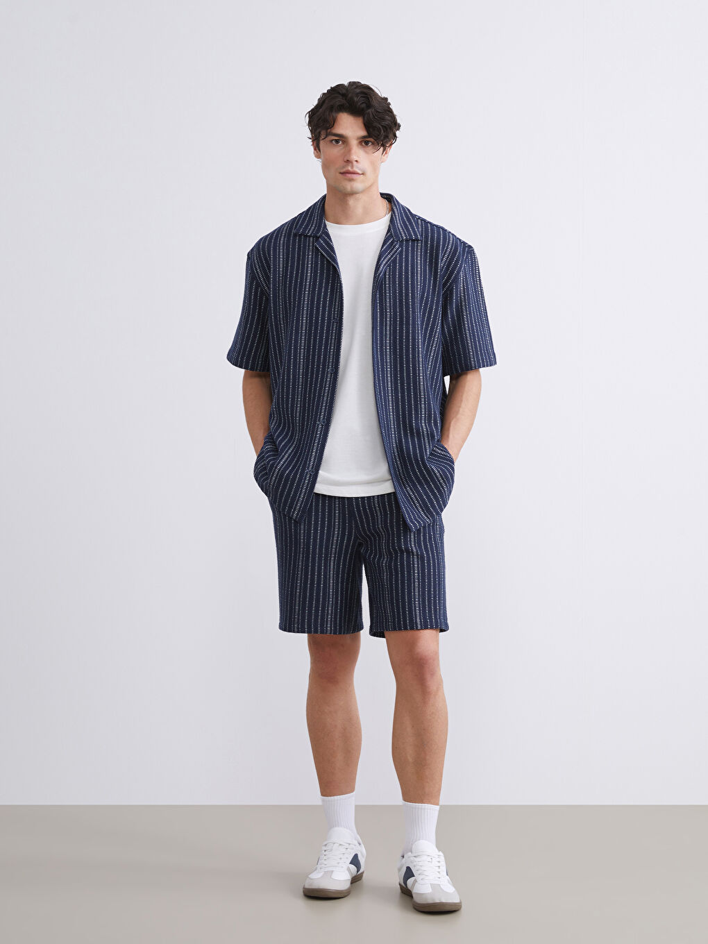 Lacivert Rahat Kalıp Çizgili Erkek Şort