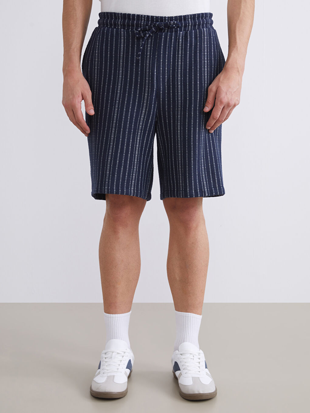 Lacivert Rahat Kalıp Çizgili Erkek Şort-1