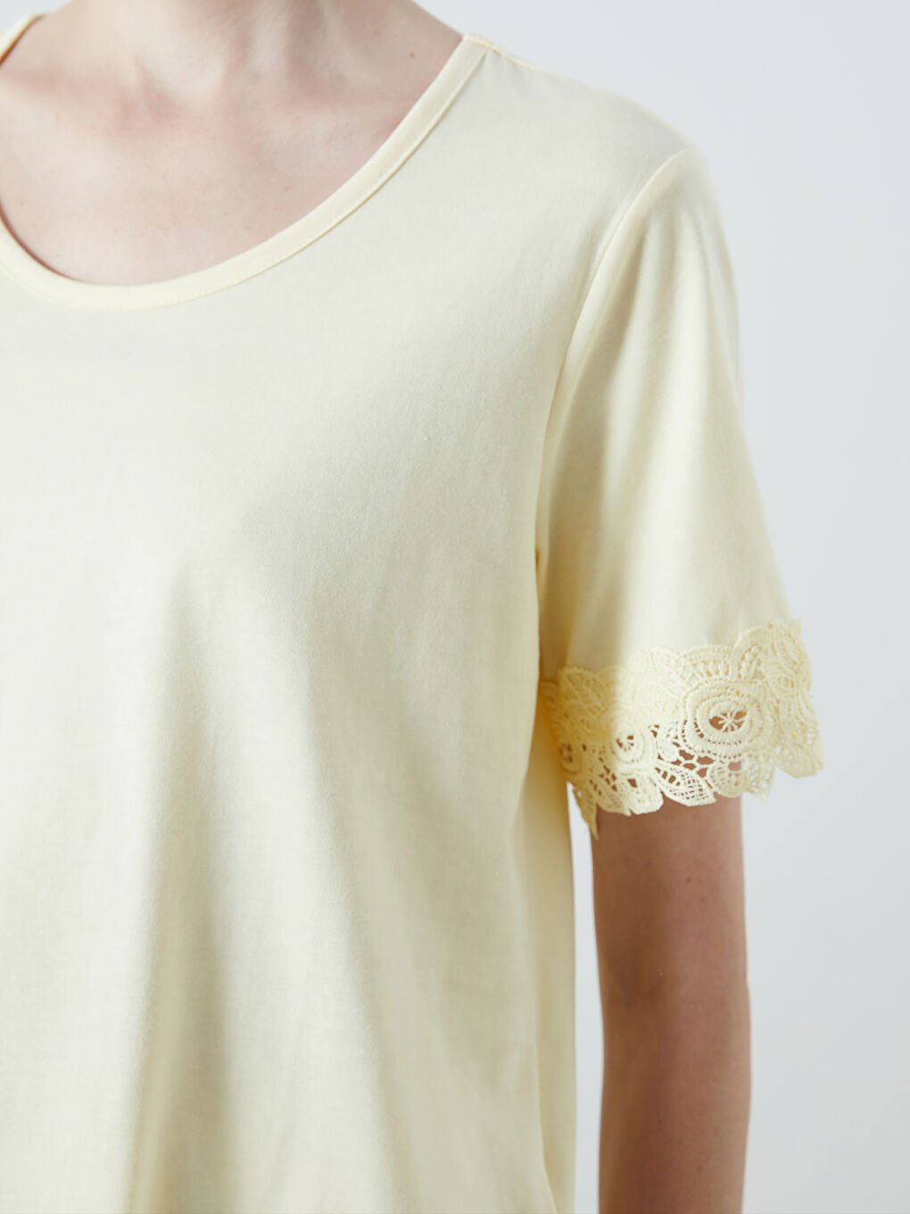 LCW Grace Crew Neck Lace Detail Women's T-Shirt -S5RR18Z8-FDS