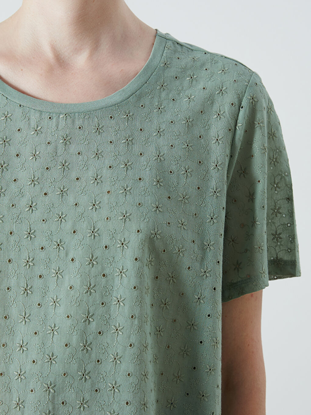 Yeşil Bisiklet Yaka Ajurlu Bluz-2