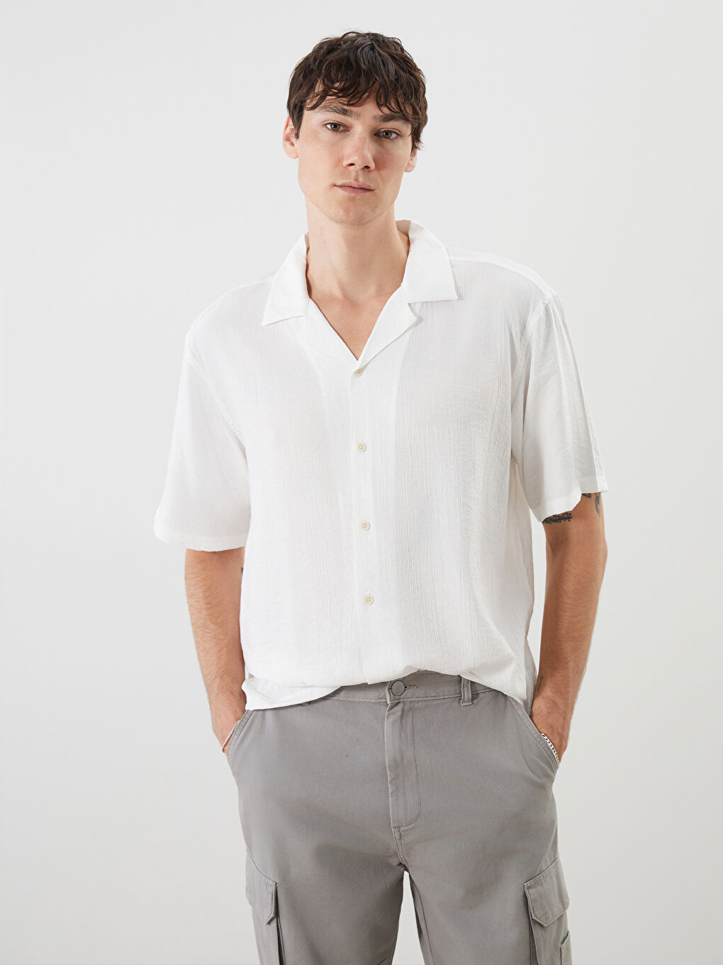 Beyaz Regular Fit Resort Yaka Kısa Kollu Erkek Gömlek