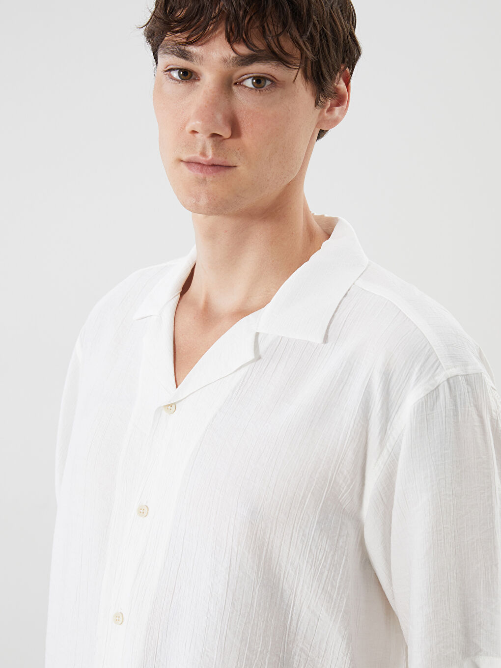 Beyaz Regular Fit Resort Yaka Kısa Kollu Erkek Gömlek-2