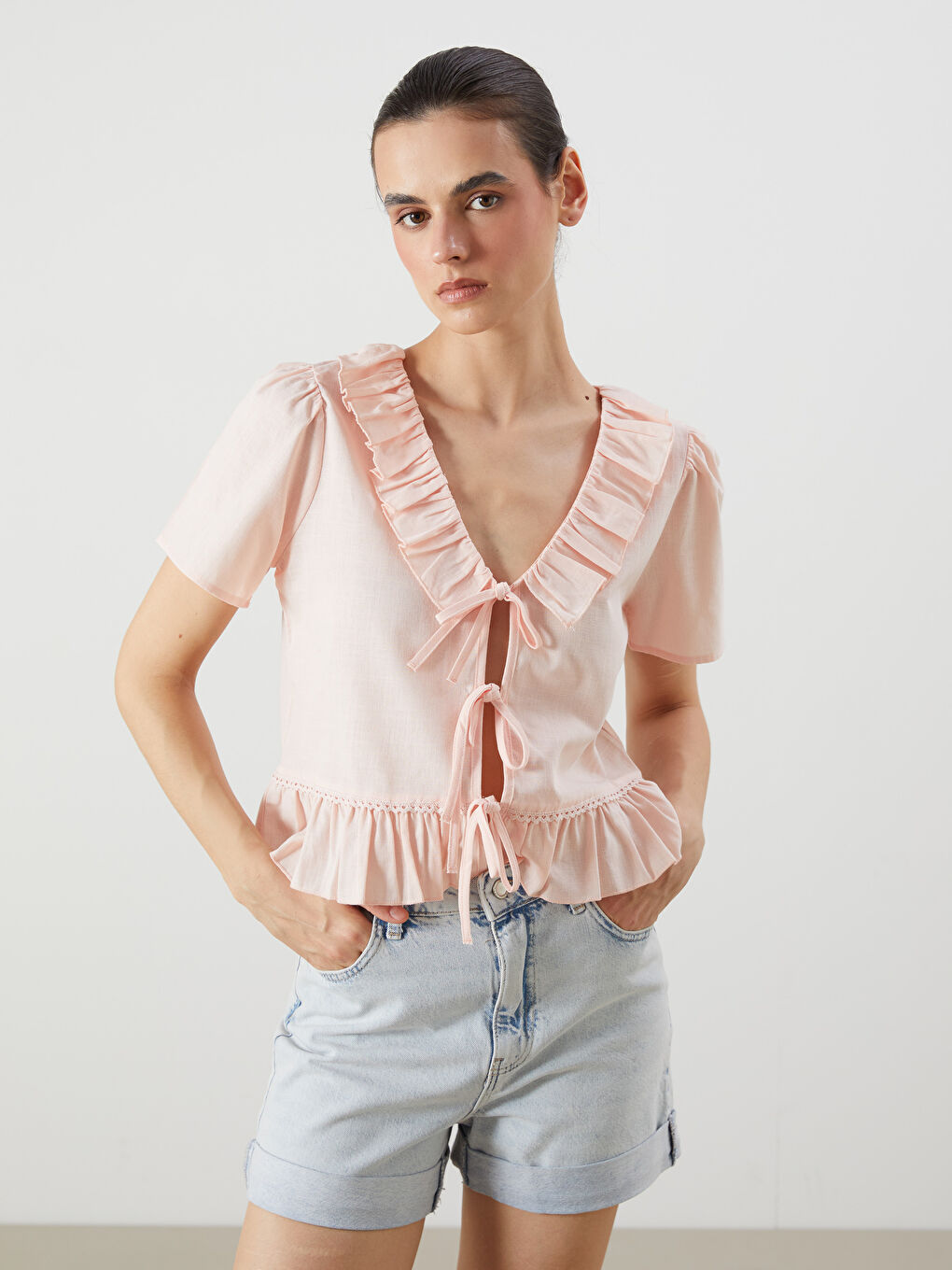 Pembe Fırfırlı V Yaka Bluz