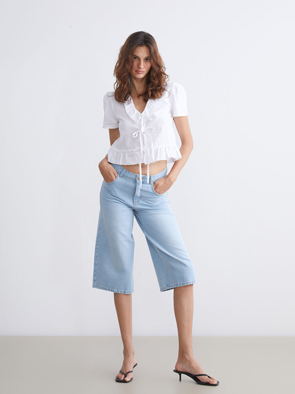 Ekru Fırfırlı V Yaka Bluz-1