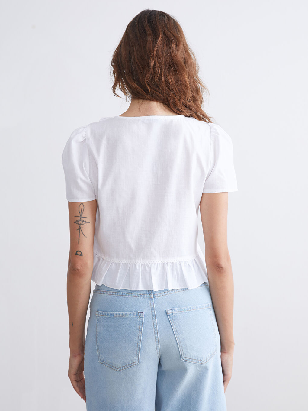 Ekru Fırfırlı V Yaka Bluz-3