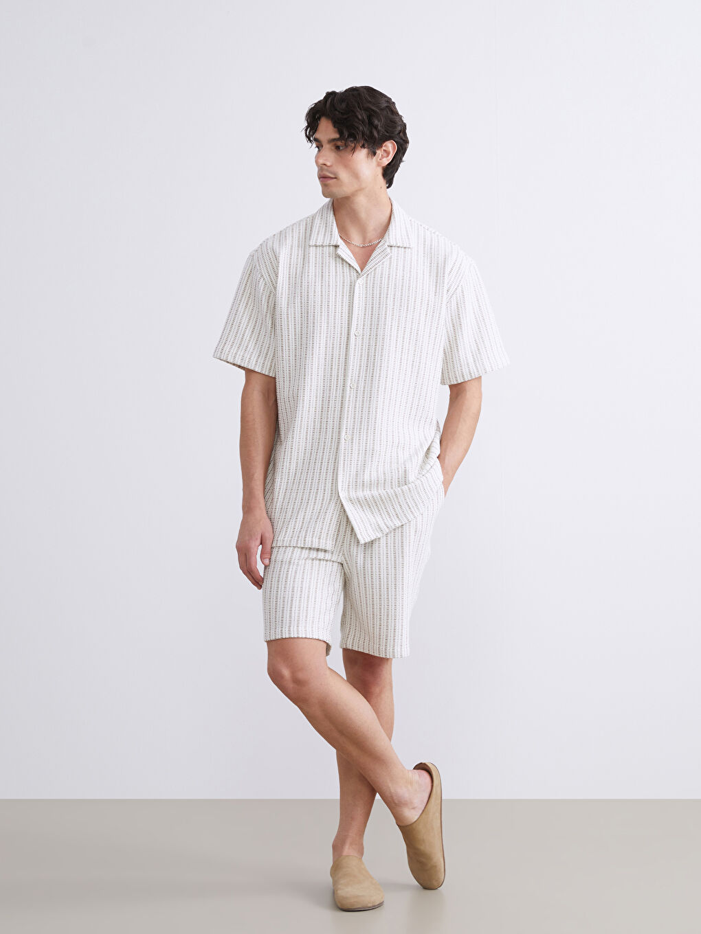 Bej Rahat Kalıp Resort Yaka Çizgili Erkek Gömlek-1