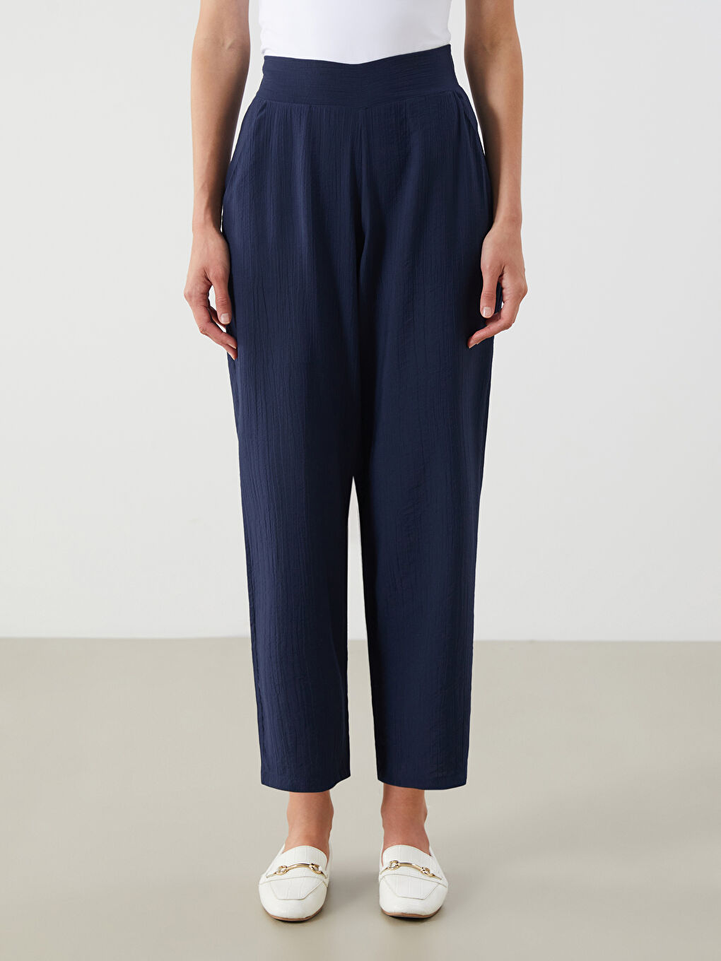 LCWAIKIKI Classic Elasticated Waist Textured Women's Trousers -S5RR57Z8-HPN