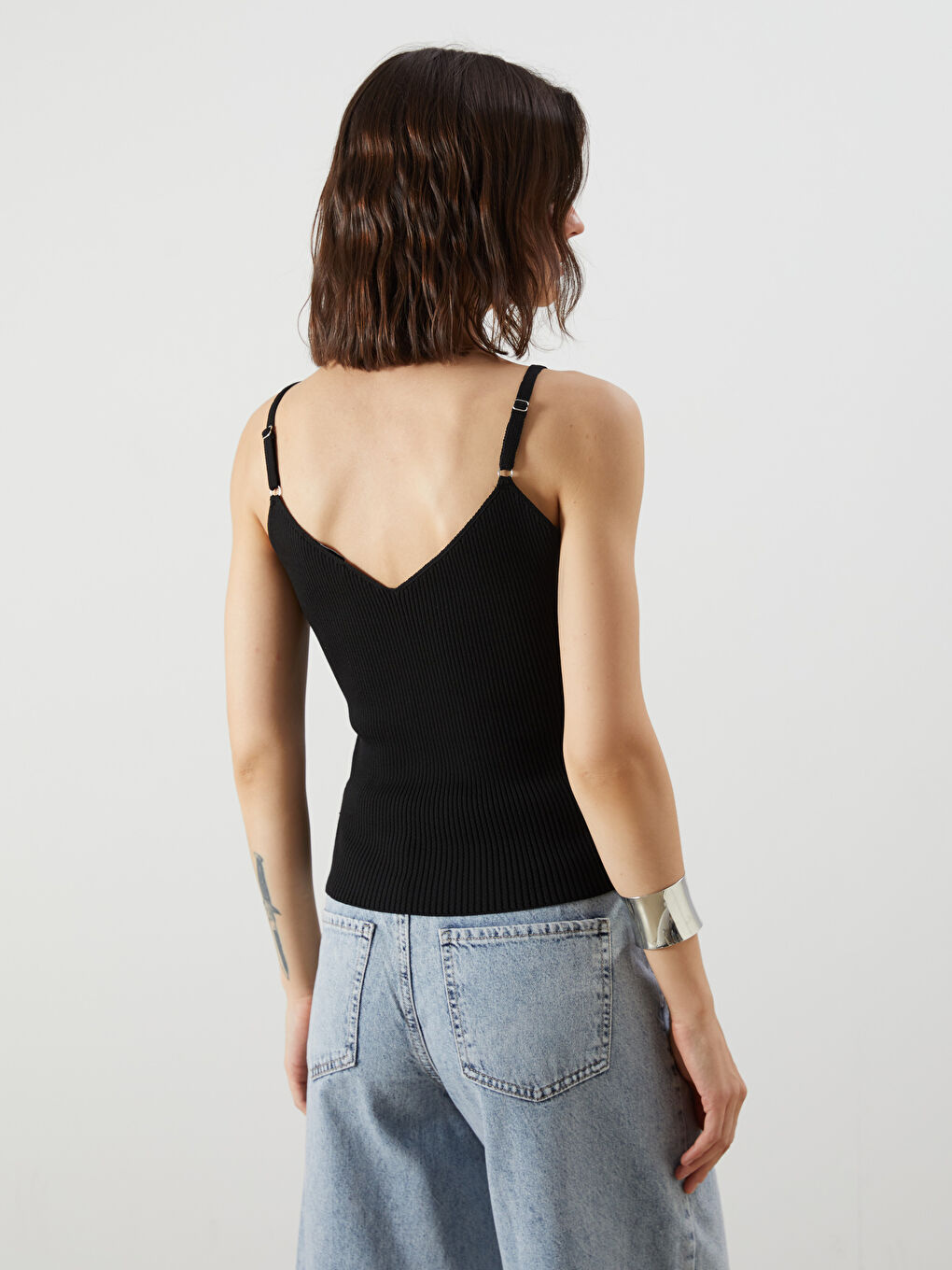 Siyah V Yaka Askılı Kadın Triko Atlet-3