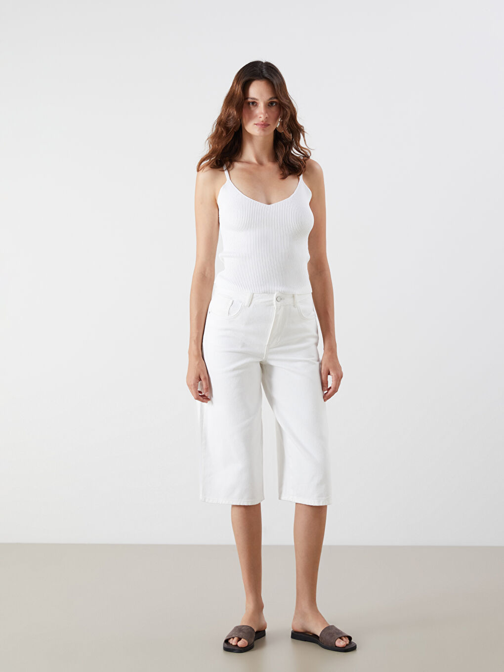 Ekru V Yaka Askılı Kadın Triko Atlet-1