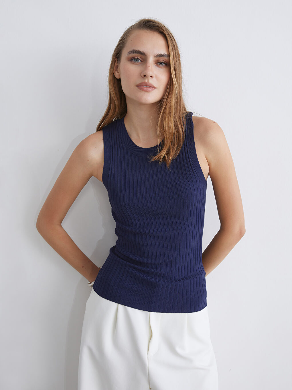 LCWAIKIKI Classic Crew Neck Women's Knitwear Tank Top -S5RT06Z8-E1J