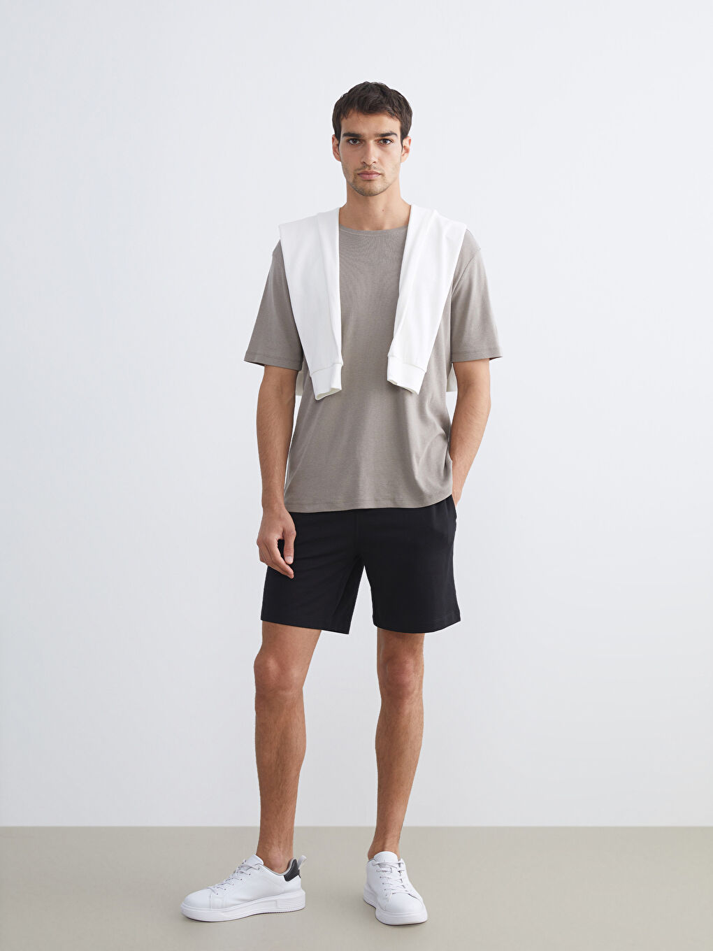 Siyah Standart Kalıp Erkek Şort