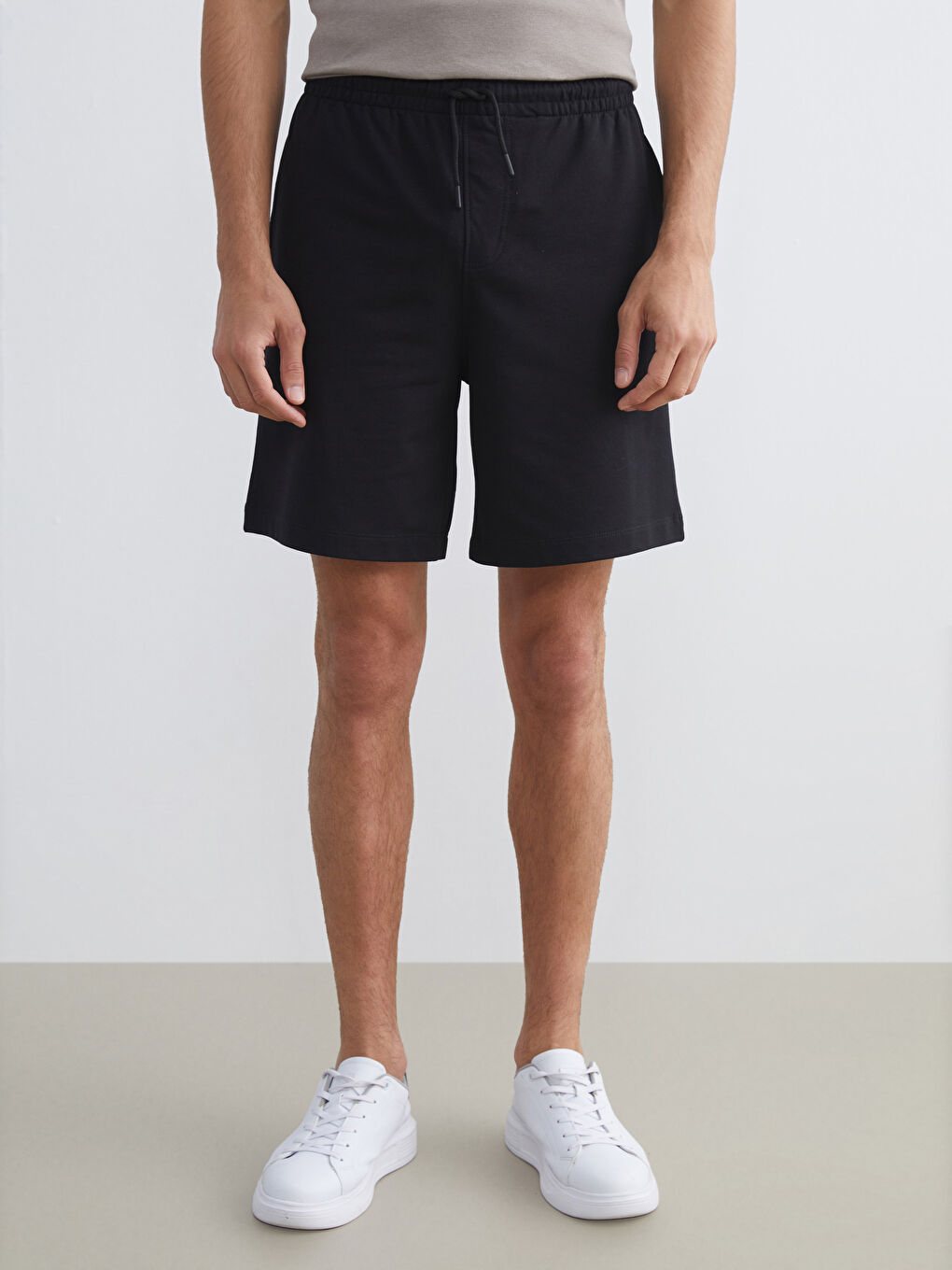 Siyah Standart Kalıp Erkek Şort-1