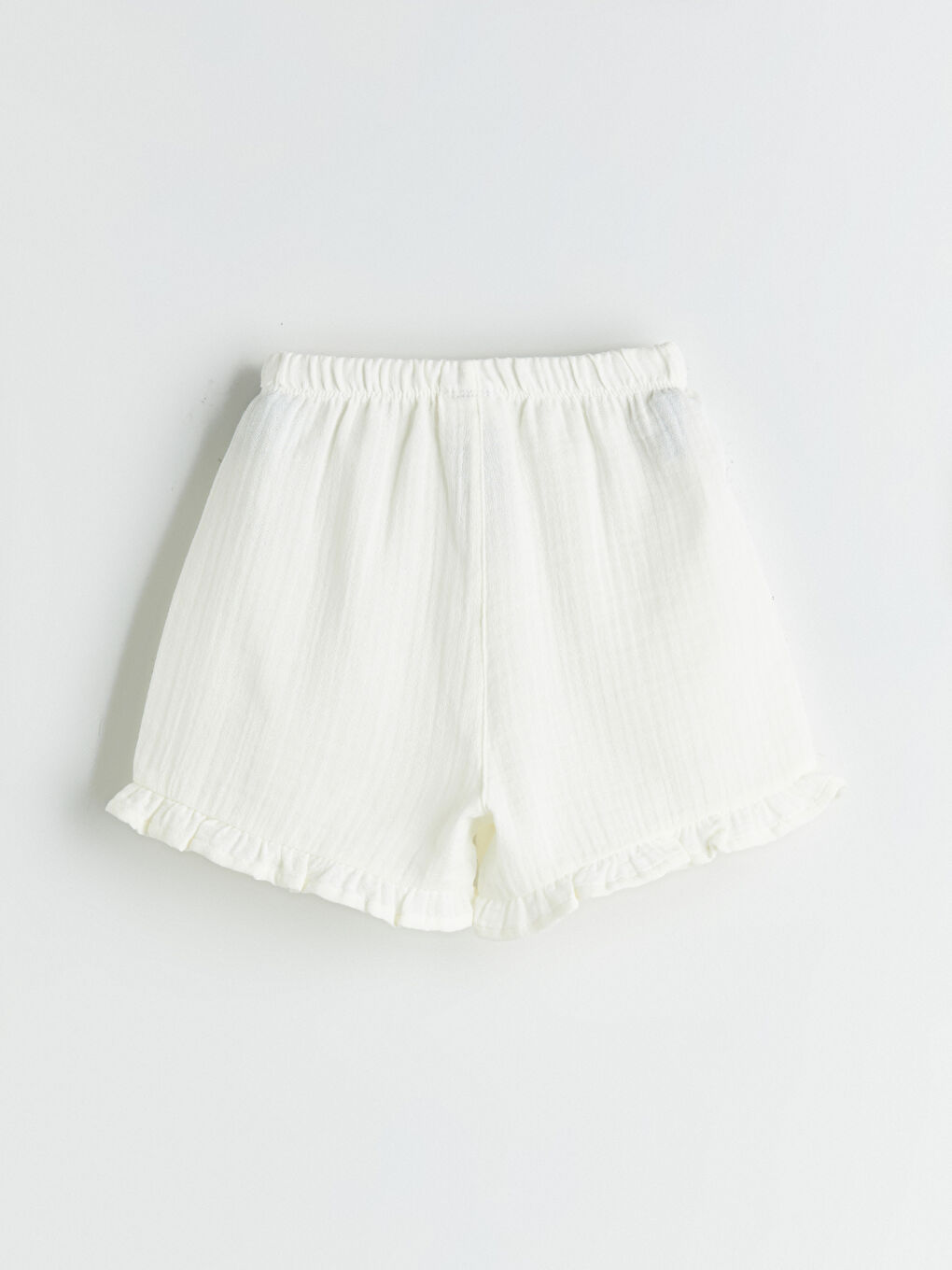 Beyaz Beli Lastikli Fırfır Detaylı Kız Çocuk Şort-1