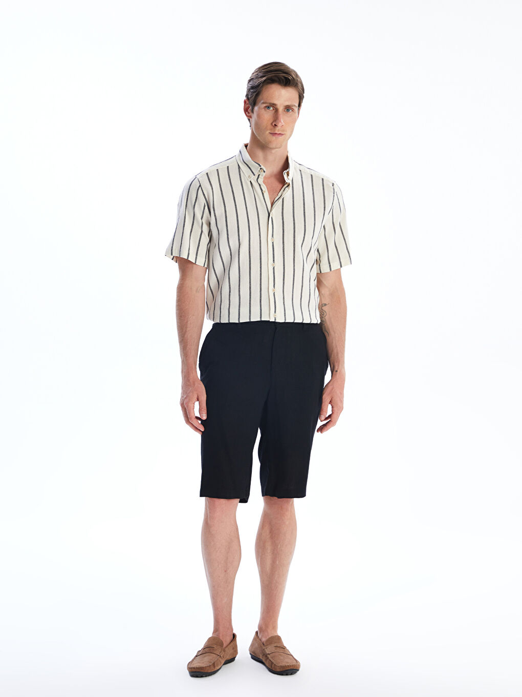 Siyah Regular Fit Kısa Kollu Çizgili Keten Görünümlü Erkek Gömlek-1