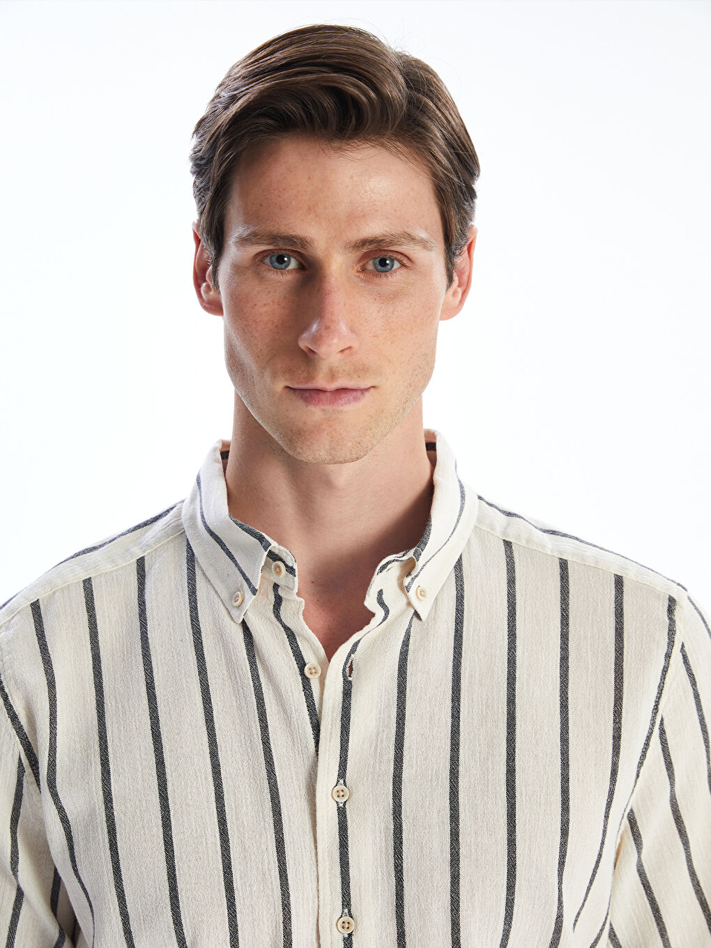 Siyah Regular Fit Kısa Kollu Çizgili Keten Görünümlü Erkek Gömlek-2