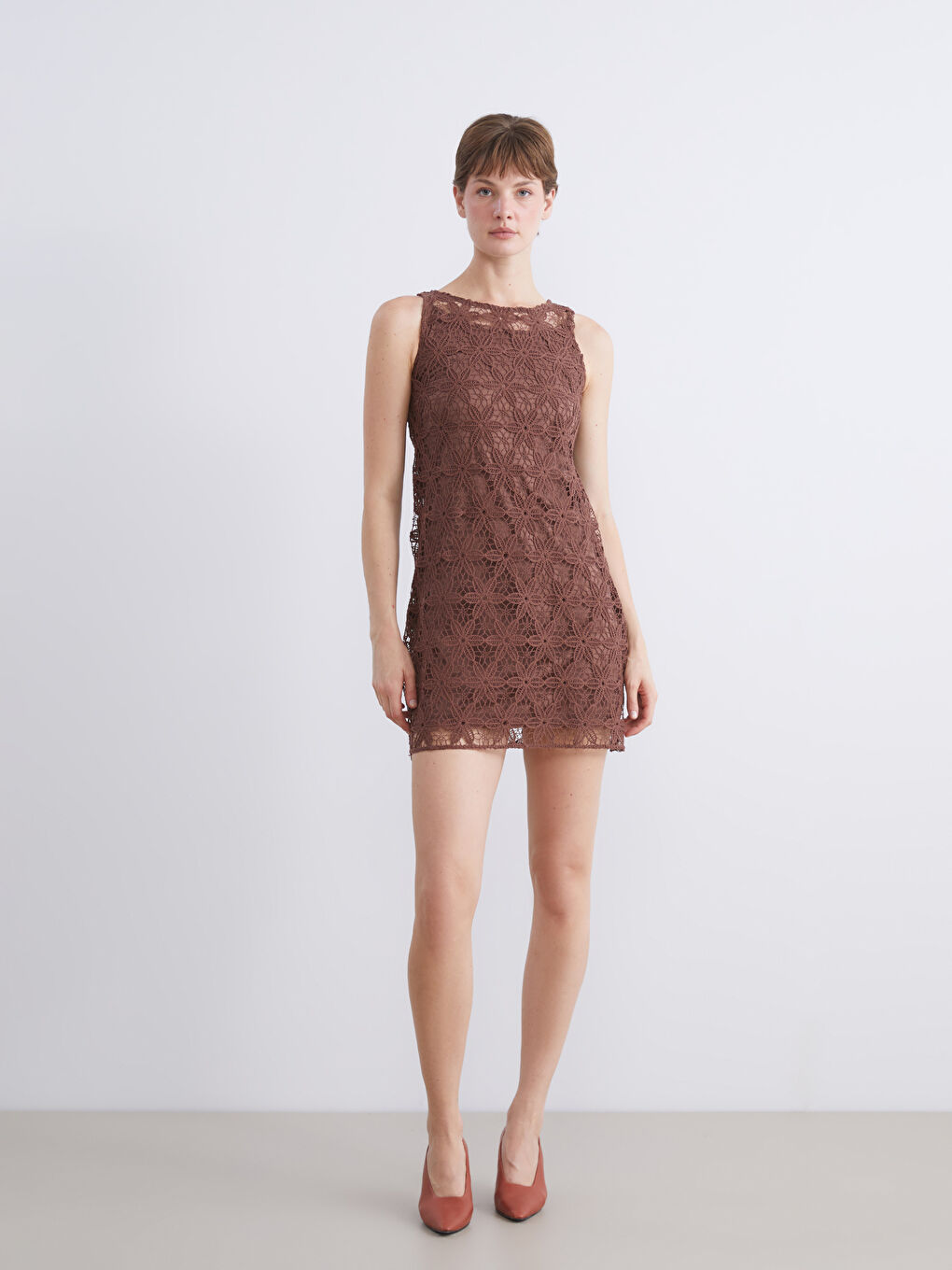 Kahverengi Bisiklet Yaka Dantelli Mini Elbise-1