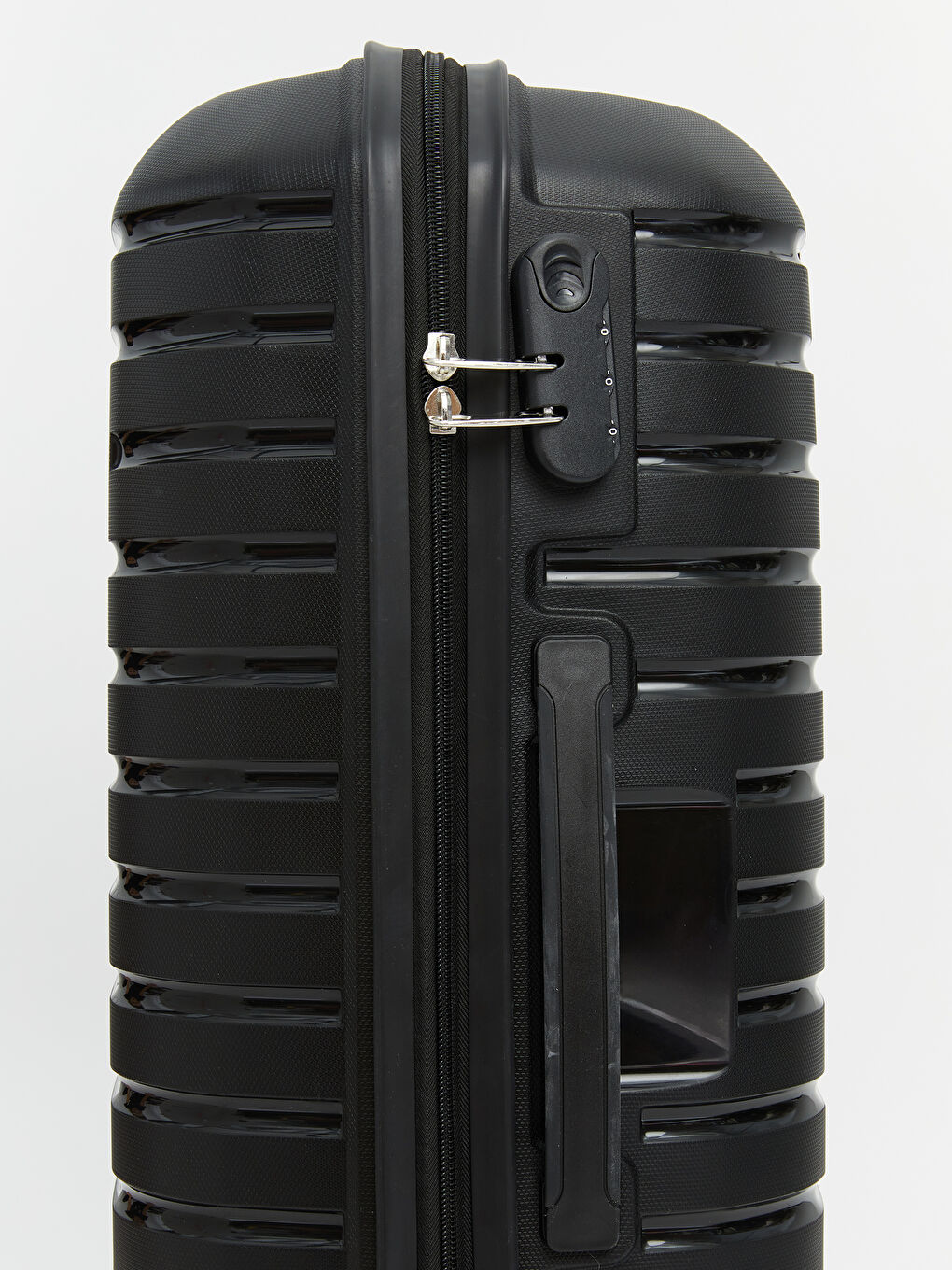 Siyah Kilit Detaylı Küçük Boy Valiz-3