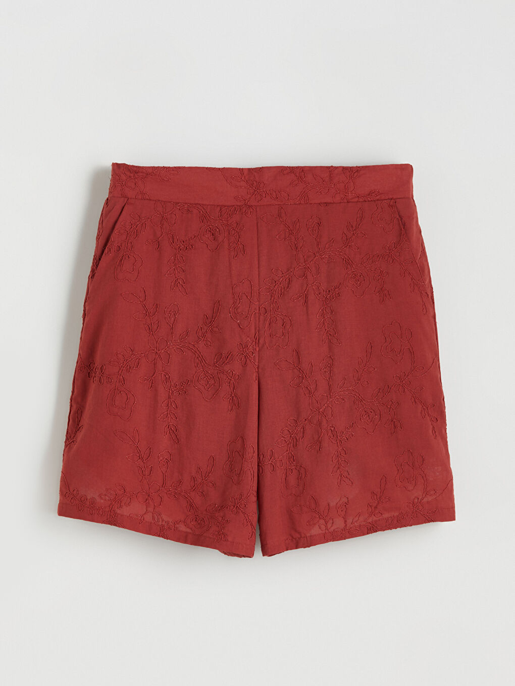 Mercan Beli Lastikli Nakışlı Kadın Şort-1