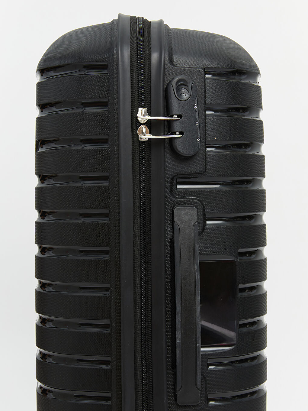 Siyah Kilit Detaylı Büyük Boy Valiz-2