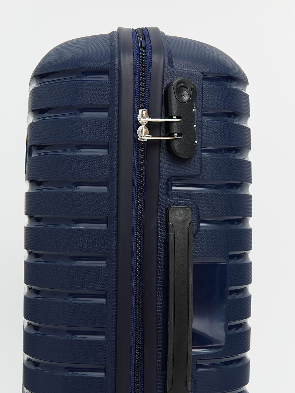 Lacivert Kilit Detaylı Orta Boy Valiz-3