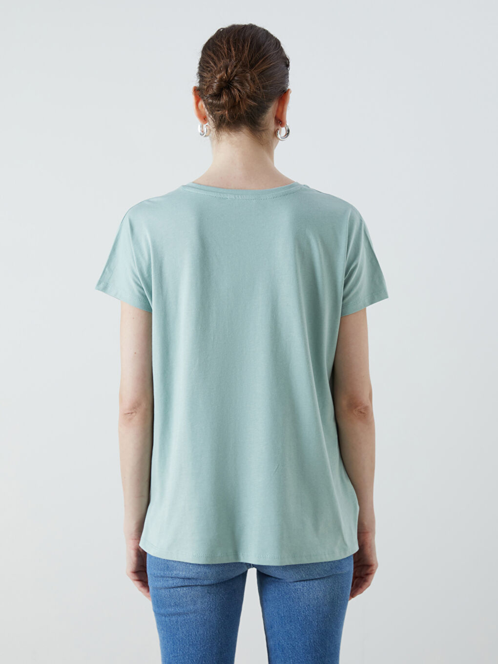 Yeşil V Yaka Gül İşlemeli Kadın Tişört-3