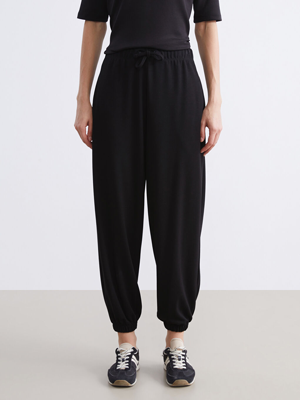 Siyah Beli Lastikli Kadın Jogger Eşofman Altı-1