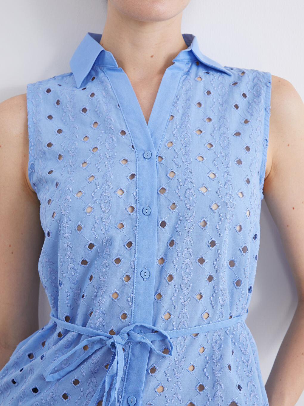 Mavi Ajurlu Brode Kadın Gömlek-2