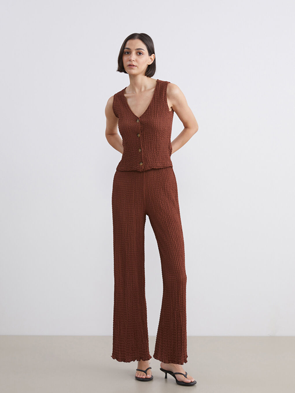 Kahverengi V Yaka Dokulu Kadın Yelek-1