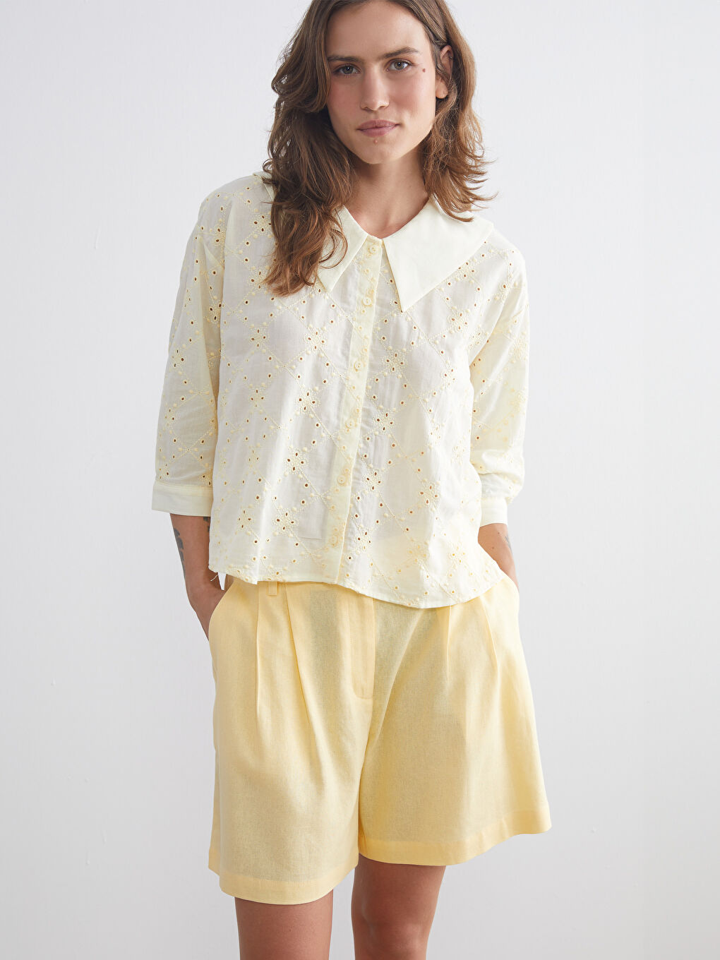 Sarı Bebe Yaka Ajurlu Brode Kadın Gömlek
