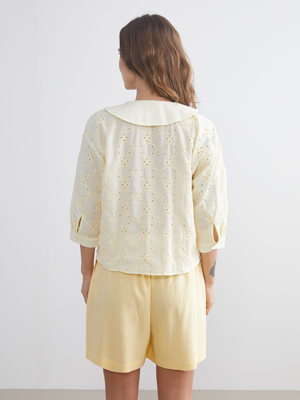 Sarı Bebe Yaka Ajurlu Brode Kadın Gömlek-3