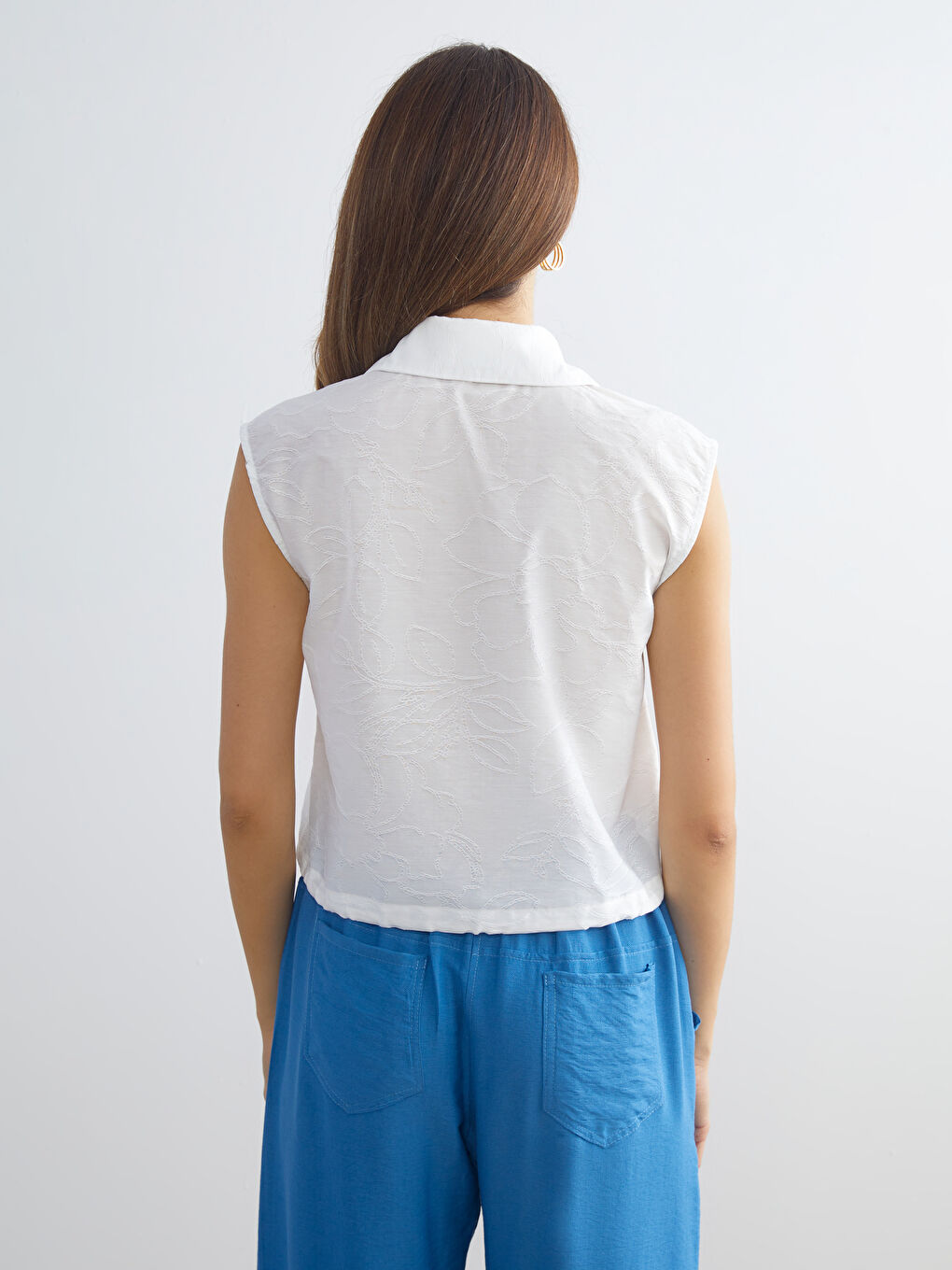 Beyaz Kendinden Desenli Kadın Gömlek-3