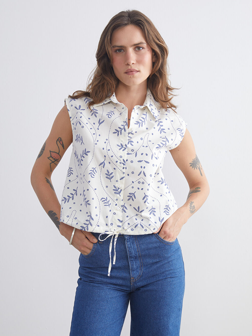 Beyaz Desenli Kadın Gömlek