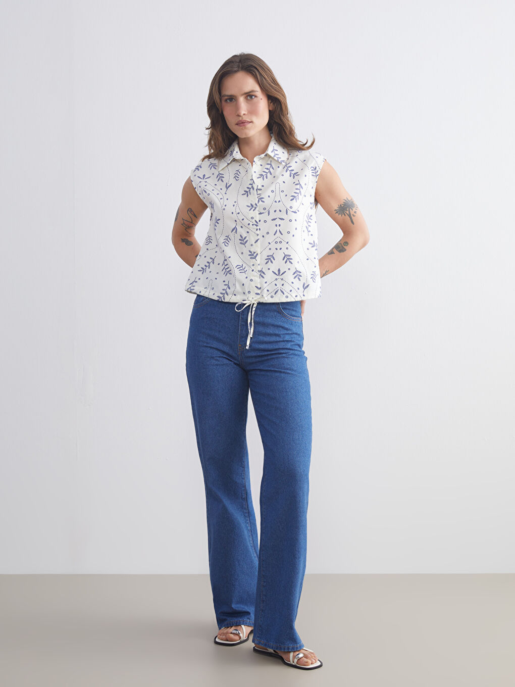 Beyaz Desenli Kadın Gömlek-1