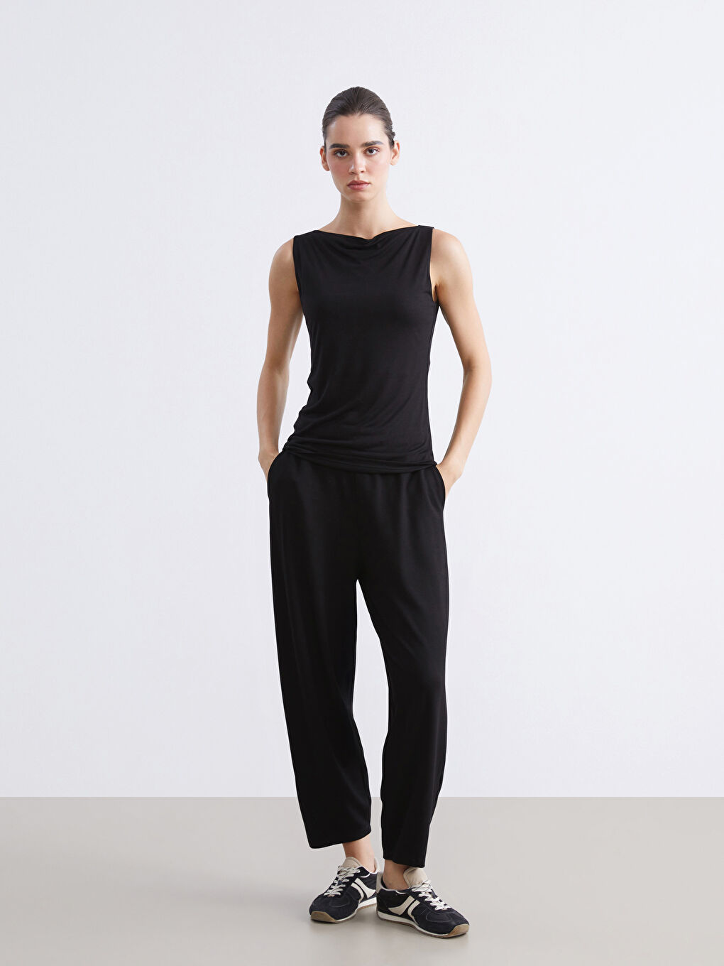 Siyah Beli Lastikli Kadın Eşofman Altı