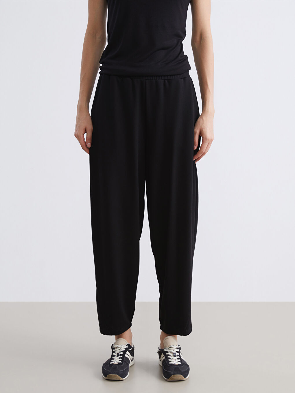 Siyah Beli Lastikli Kadın Eşofman Altı-1