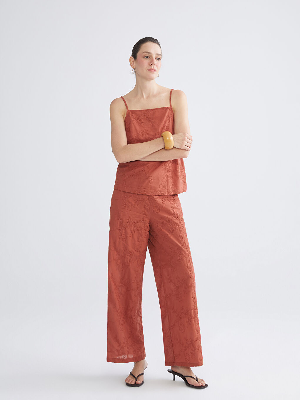 Turuncu Beli Lastikli Nakışlı Geniş Paça Kadın Pantolon