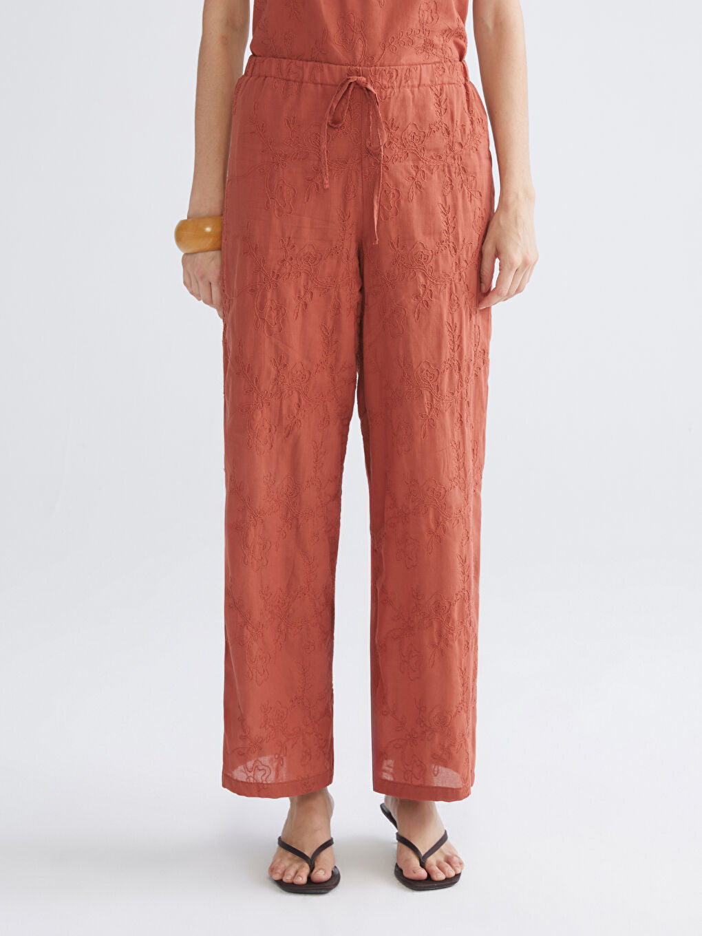 Turuncu Beli Lastikli Nakışlı Geniş Paça Kadın Pantolon-1