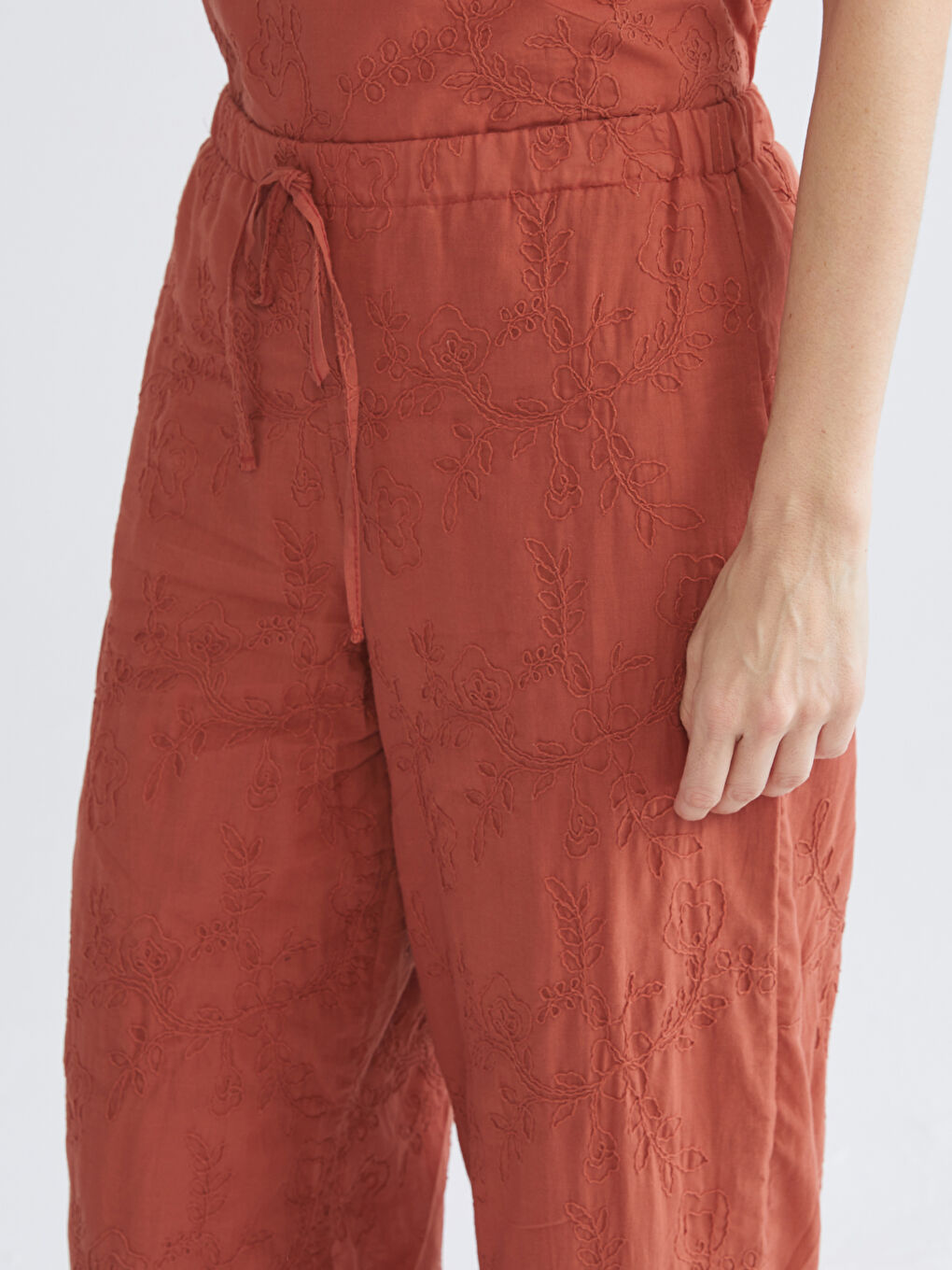 Turuncu Beli Lastikli Nakışlı Geniş Paça Kadın Pantolon-2