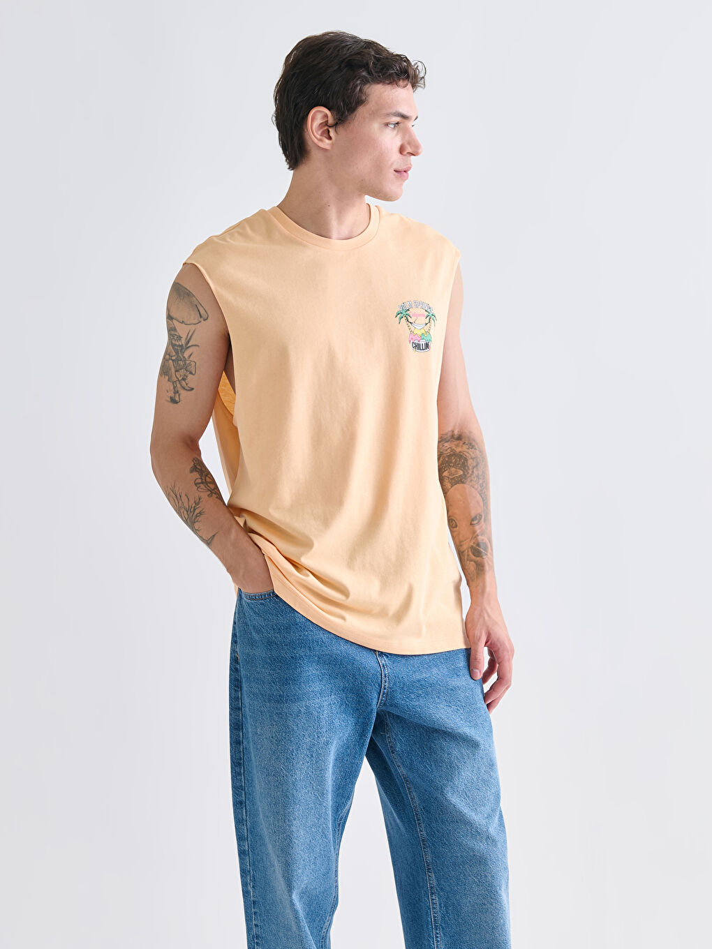 Pembe Bisiklet Yaka Baskılı Erkek Kolsuz Tişört