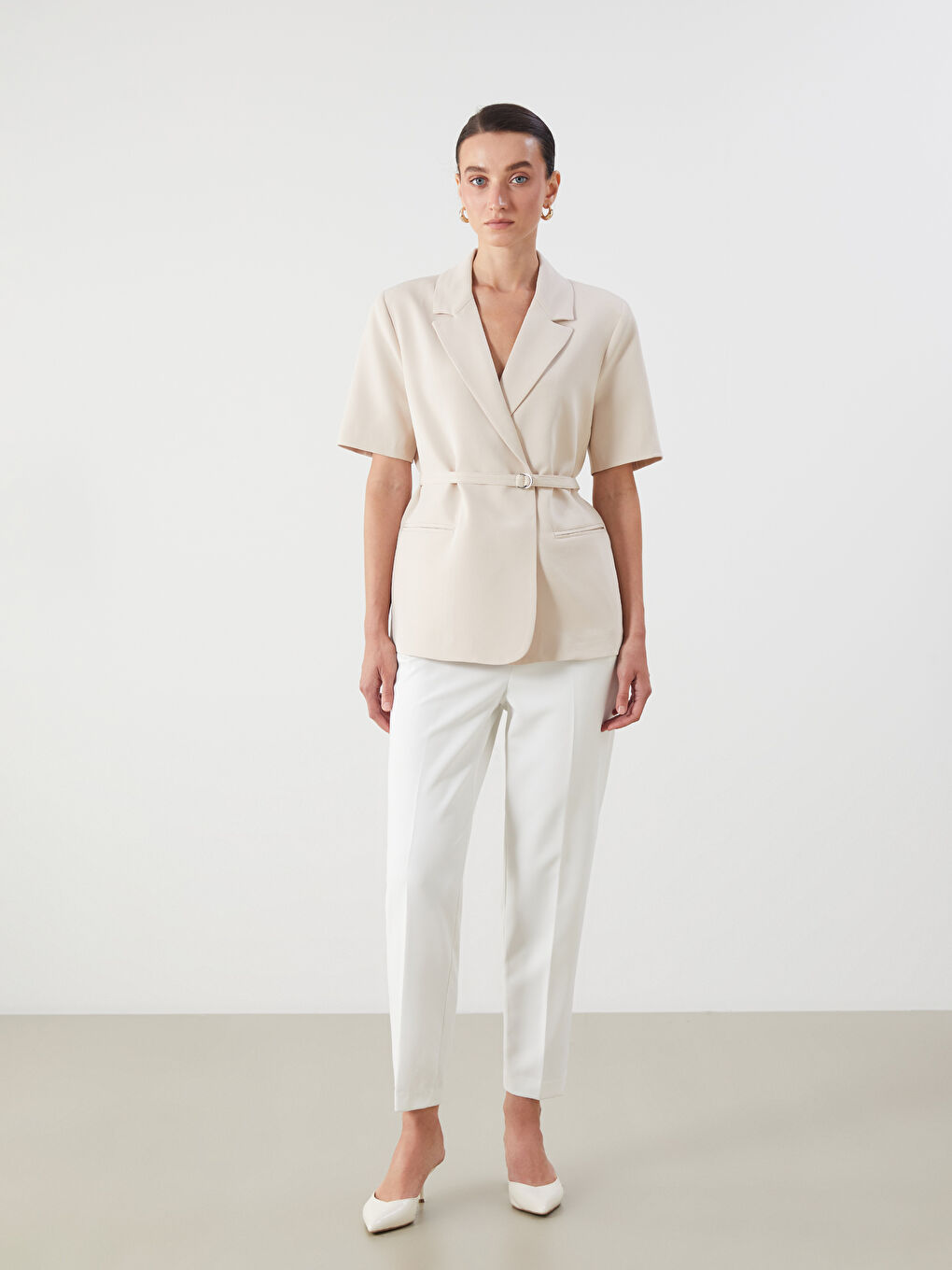 Bej Beli Kemerli Kadın Blazer Ceket-1