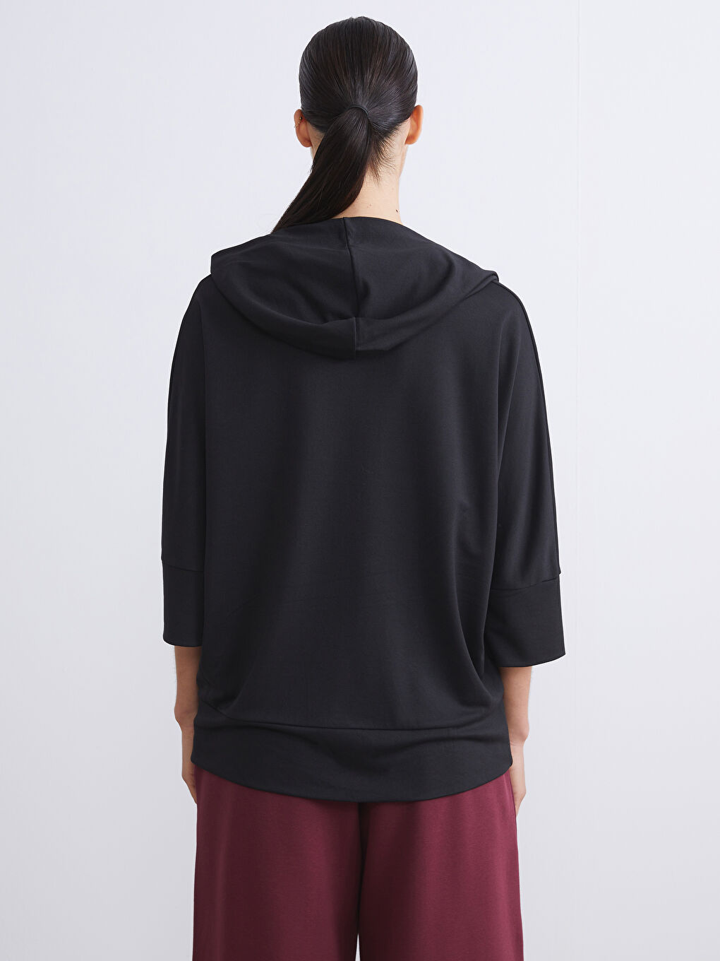 Siyah Kapüşonlu Kadın Sweatshirt-3