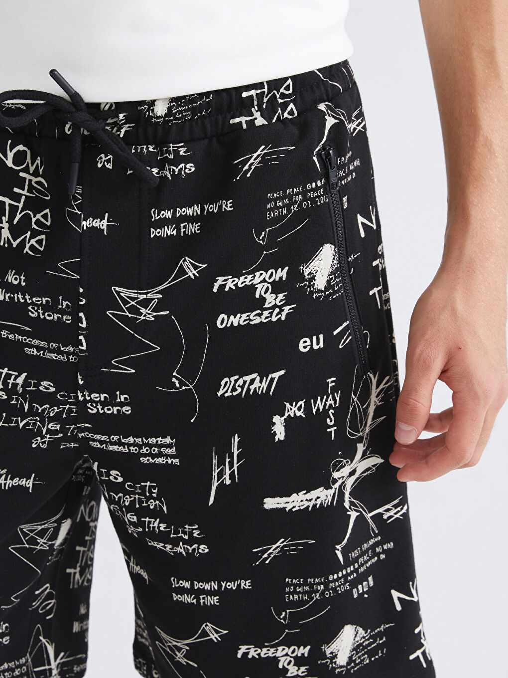 Siyah Standart Kalıp Baskılı Erkek Şort-2