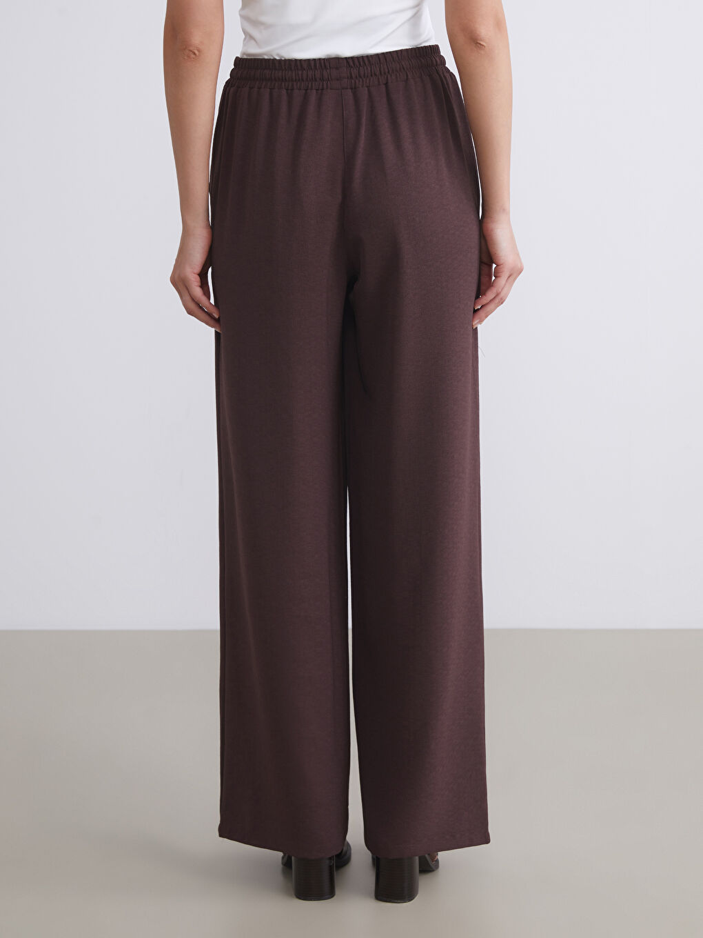 Kahverengi Beli Lastikli Geniş Paça Kadın Pantolon-3