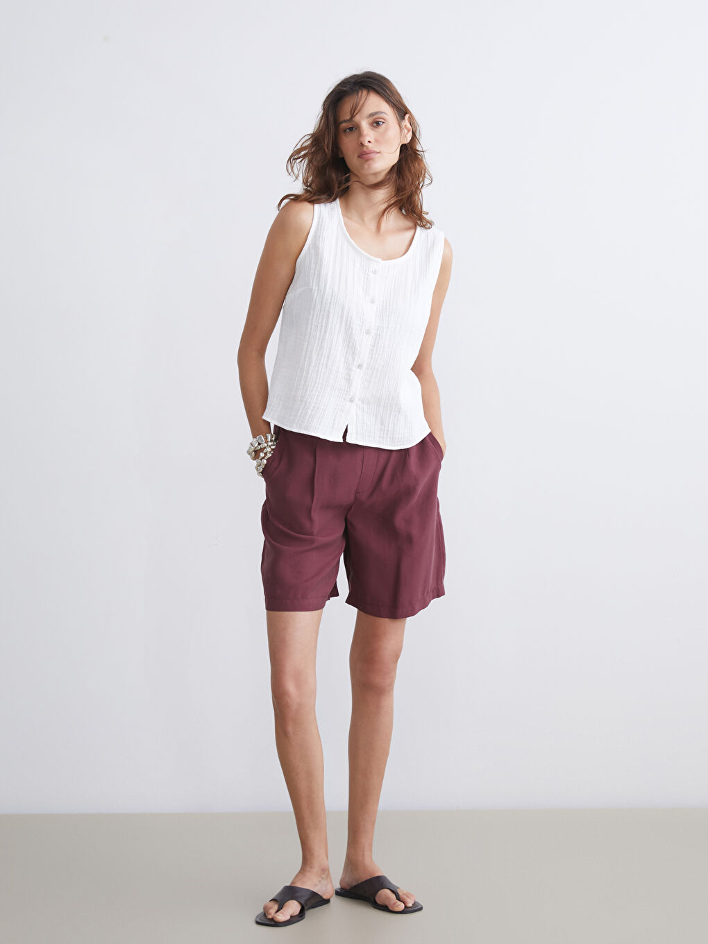 Bordo Standart Fit Modal Karışımlı Kadın Pileli Şort