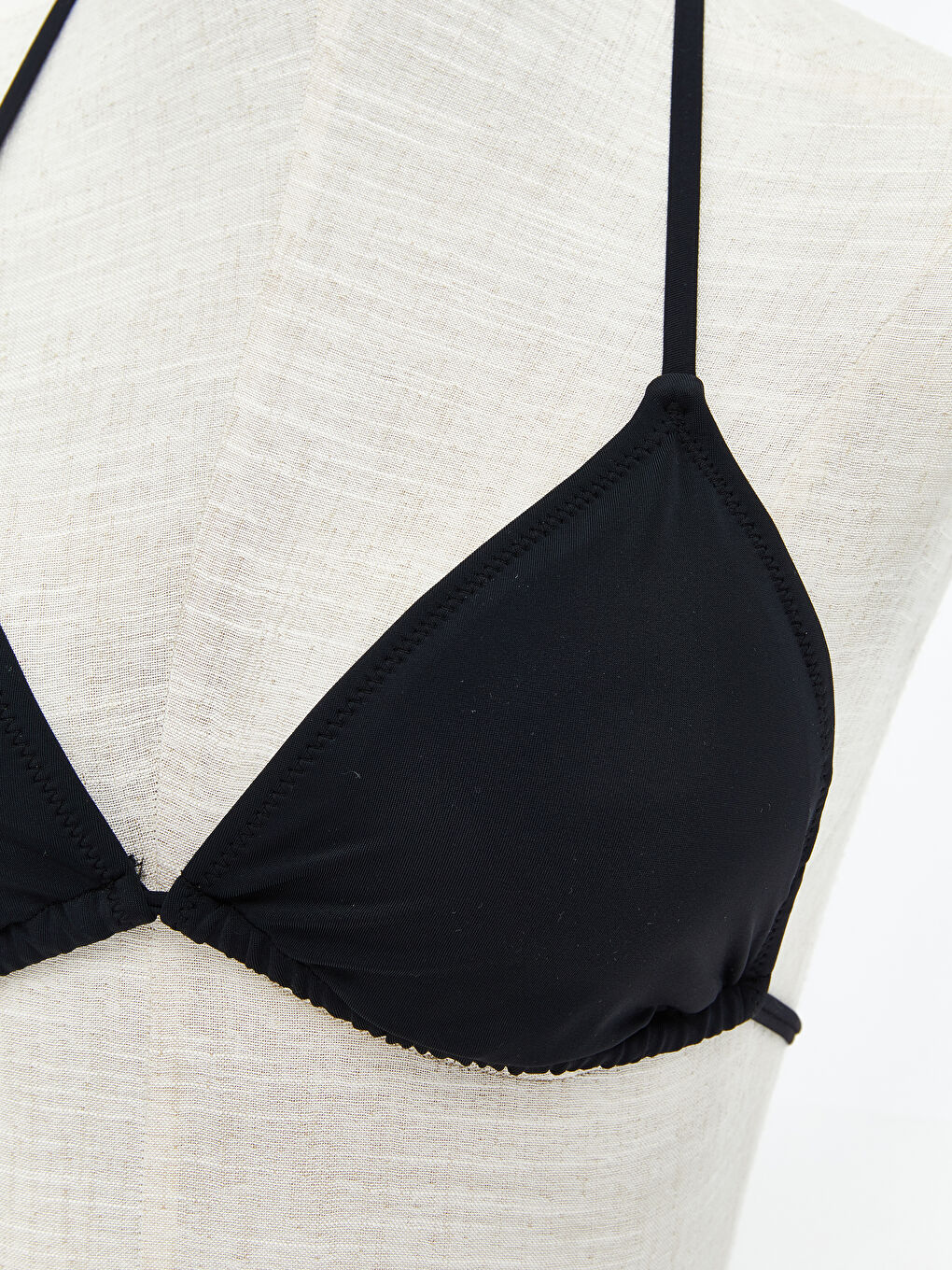 Siyah Düz Boyundan Bağlama Detaylı Kadın Bikini Üst-2