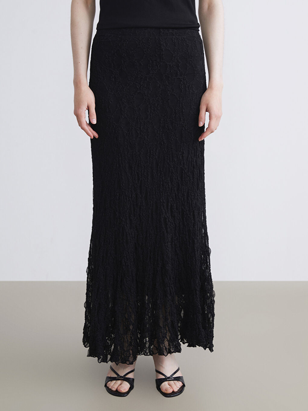 Siyah Beli Lastikli Dantelli Etek-1