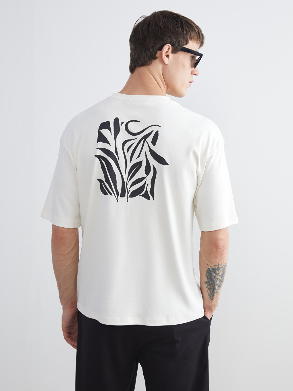 Ekru Bisiklet Yaka Baskılı Penye Erkek Tişört